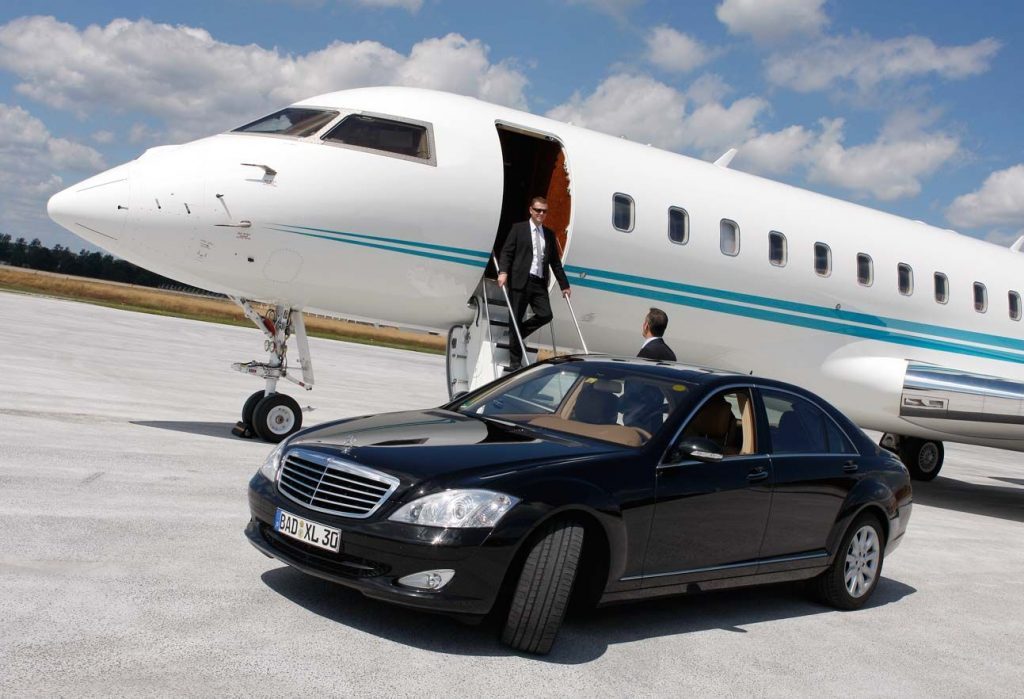 How To Reach Airport on Time? 5 How To Reach Airport on Time? Hire a limo as transport | Travel