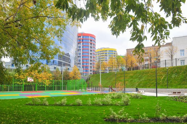 Top 10 US Real Estate Market Trends 18 Top 10 US Real Estate Market Trends buildings with green areas | Business & Finance