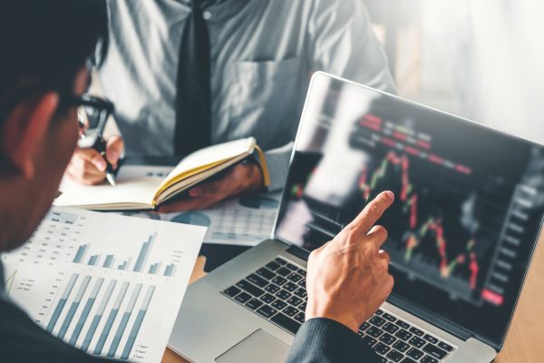 Guides for the Novice Traders to Master Trading market trading | Business & Finance