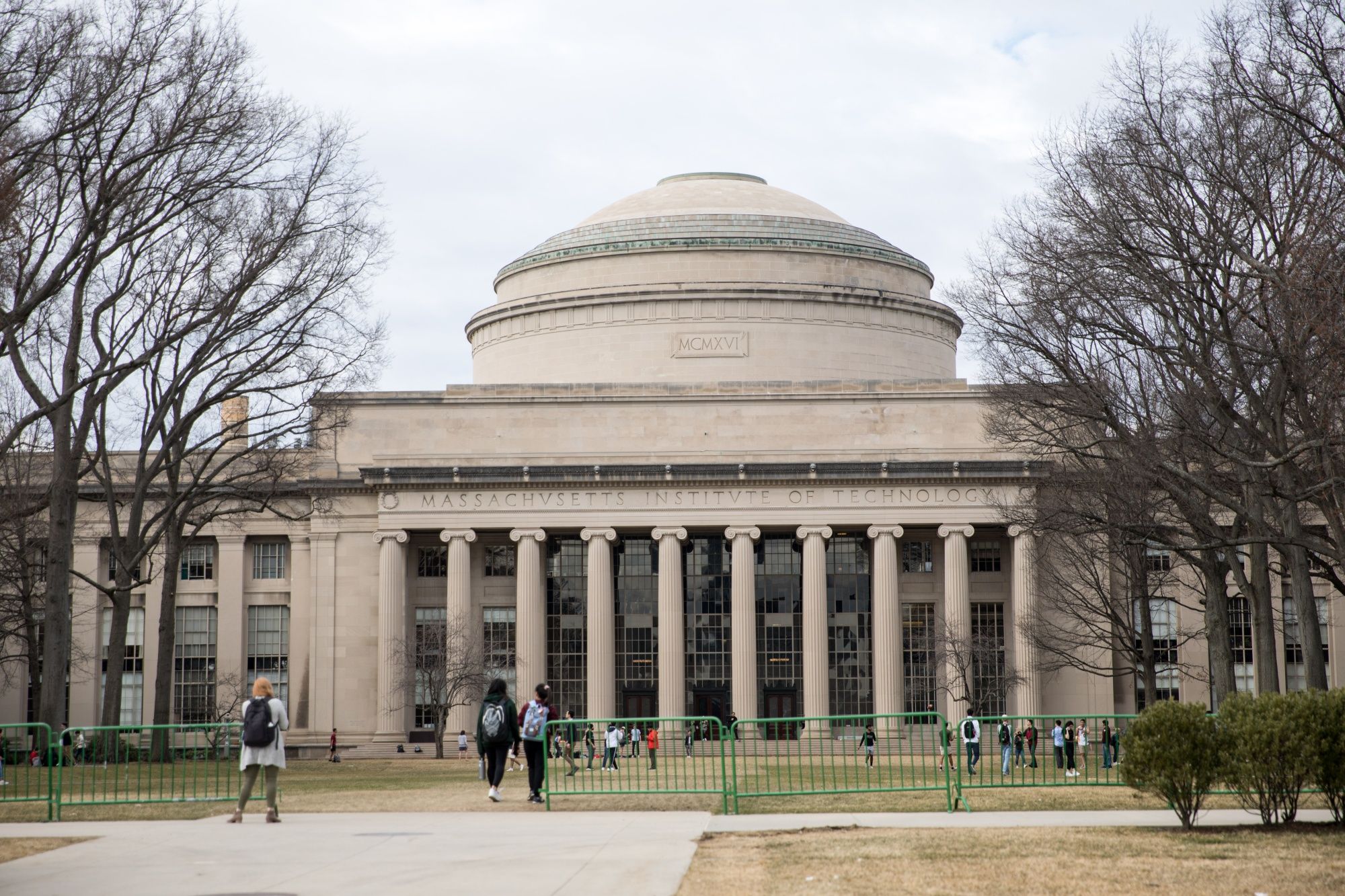 Top 10 Business Schools in the US 17 Top 10 Business Schools in the US Massachusetts Institute of Technology | Business & Finance